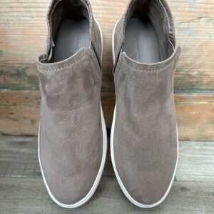 Universal Thread Tan Ankle Booties